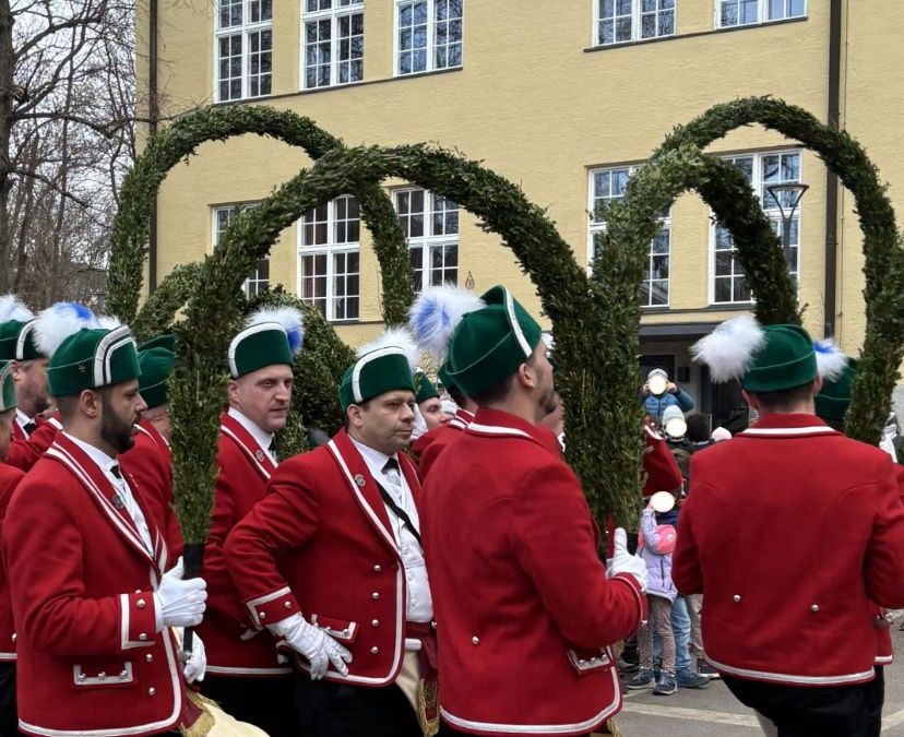 Besuch der Schäffler an unserer Schule